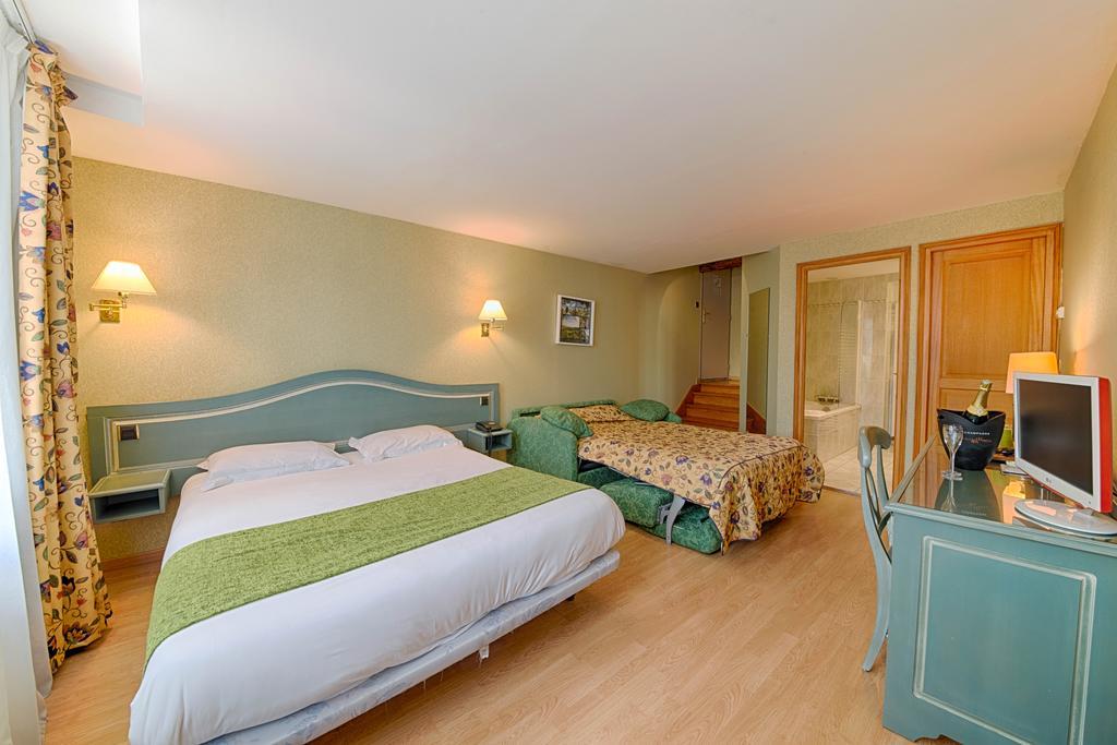 Logis Le Tadorne Hotel Piney Exterior foto